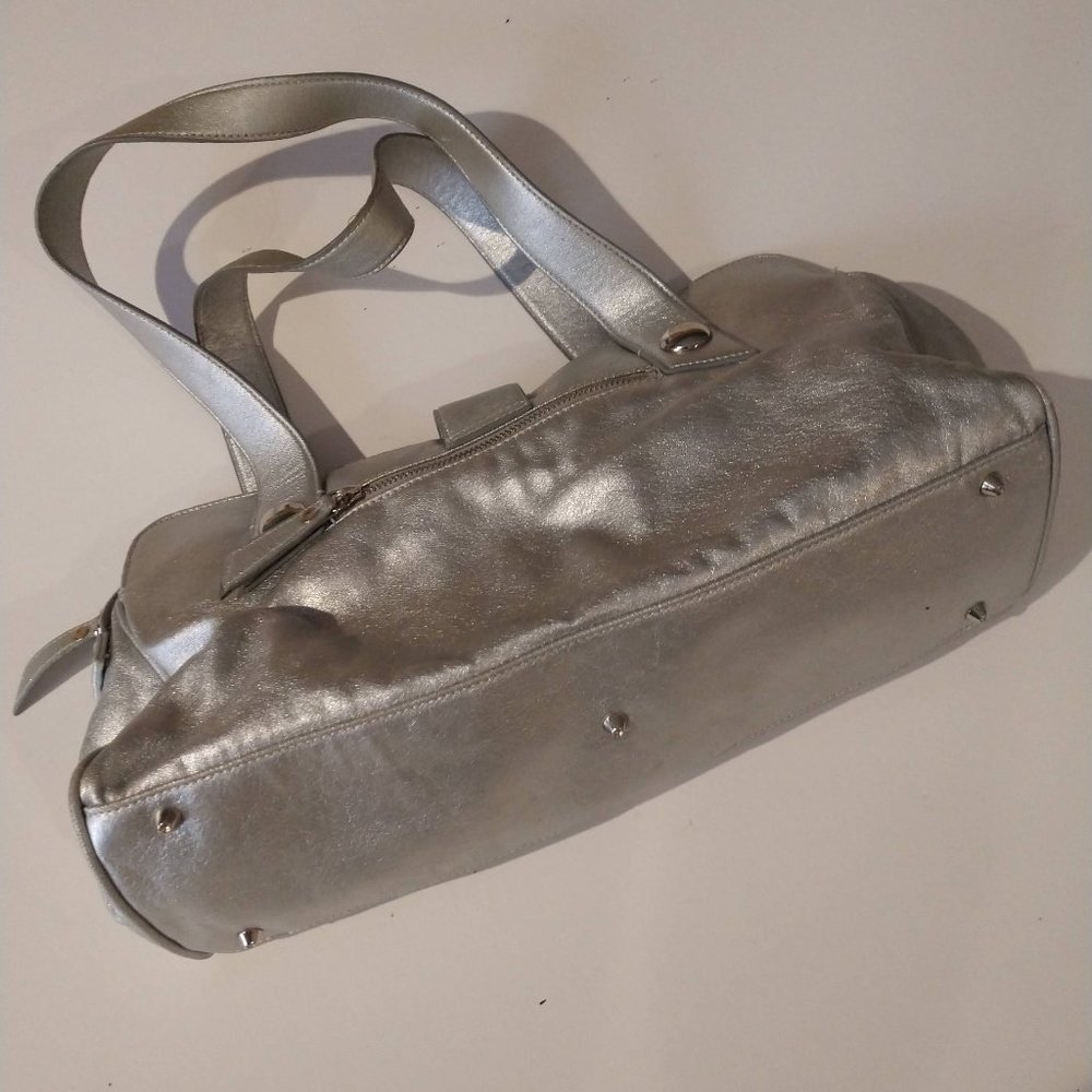 Swanky silver Guess hand bag - Picture 3 of 3